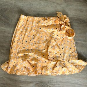 Light yellow floral skirt size 6